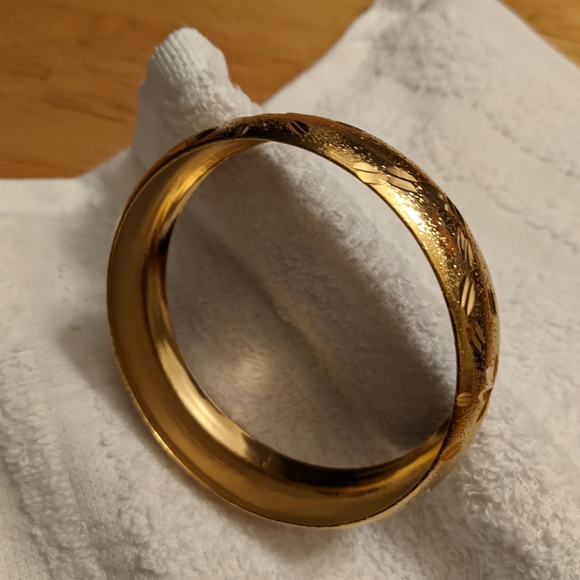 Beautiful Bangle - Picture 12 of 12